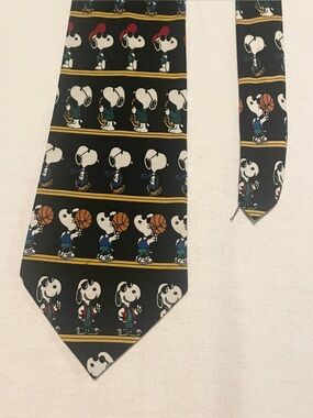 VTG Snoopy Peanuts Joe Cool Basketball Saxophone Tie Crepe de Chine